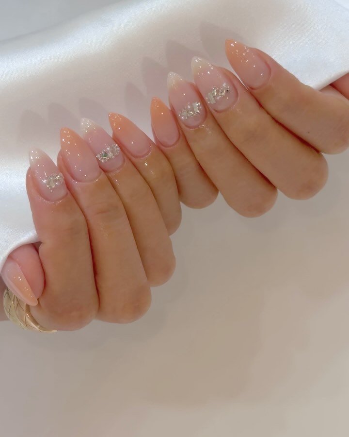 onunail_bom 게시물 이미지: ෆ⸒⸒ 10월아트 4번 ෆ⸒⸒

코랄베이지그라데이션으로 분위기있는...