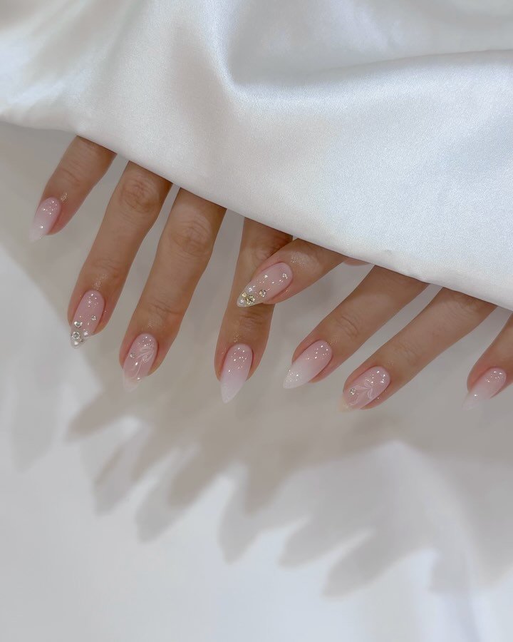 onunail_bom 게시물 이미지: ෆ⸒⸒ 10월 추가아트 ෆ⸒⸒

리본아트를 웨딩네일버전으로💍🤍

#오앤유네일...