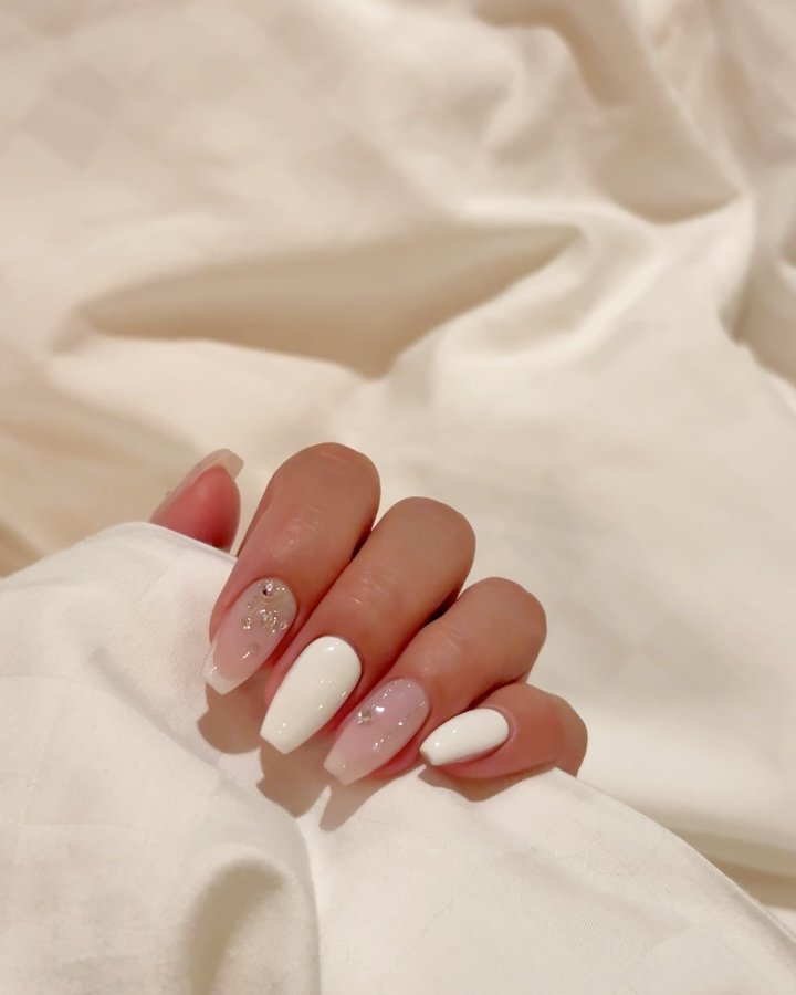 onunail_bom 게시물 이미지: ෆ⸒⸒ 12월아트 8번 ෆ⸒⸒

눈꽃그라와 오너먼트, 트리까지❄️
모든 겨울아트가...