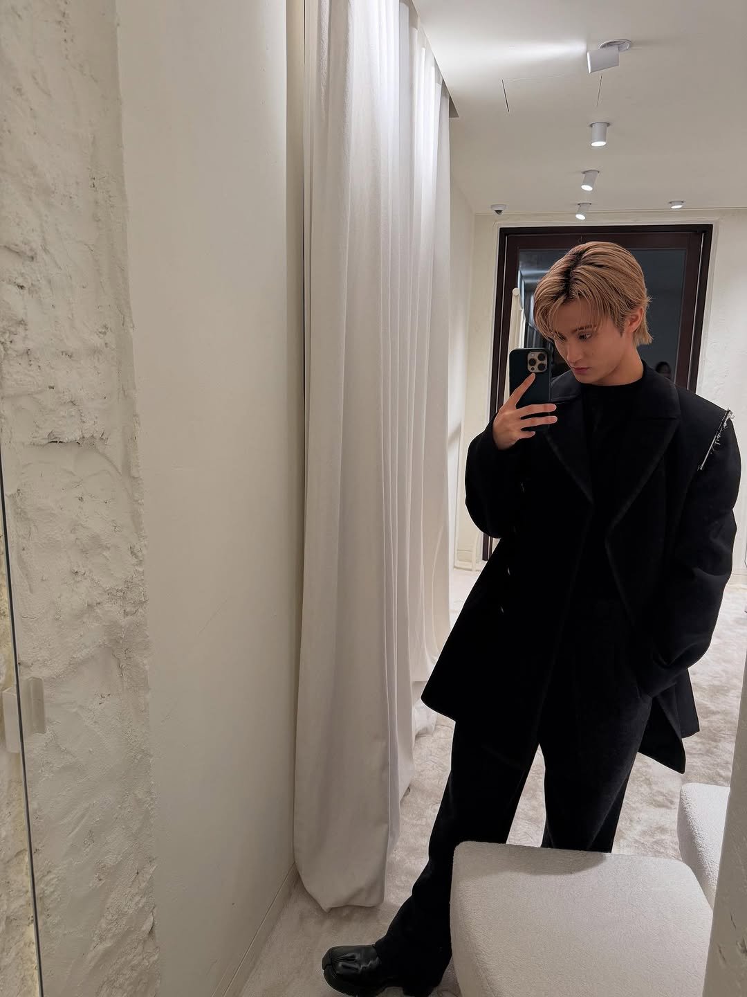 Photo by Mark on September 02, 2025. May be an image of duffle coat, overcoat, turtleneck, bolo tie, mirror, suit and blazer.