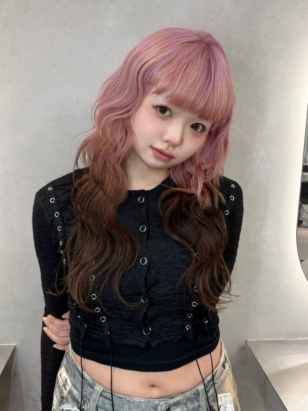 Photo shared by haru/ONYX表参道/ブリーチカラー/ハイトーン/ブロンド/ミルクティー/無料カットモデル/ブリーチモデル on March 04, 2026 tagging @onyx___hair. May be an image of one or more people, bangs, braids, top and text.