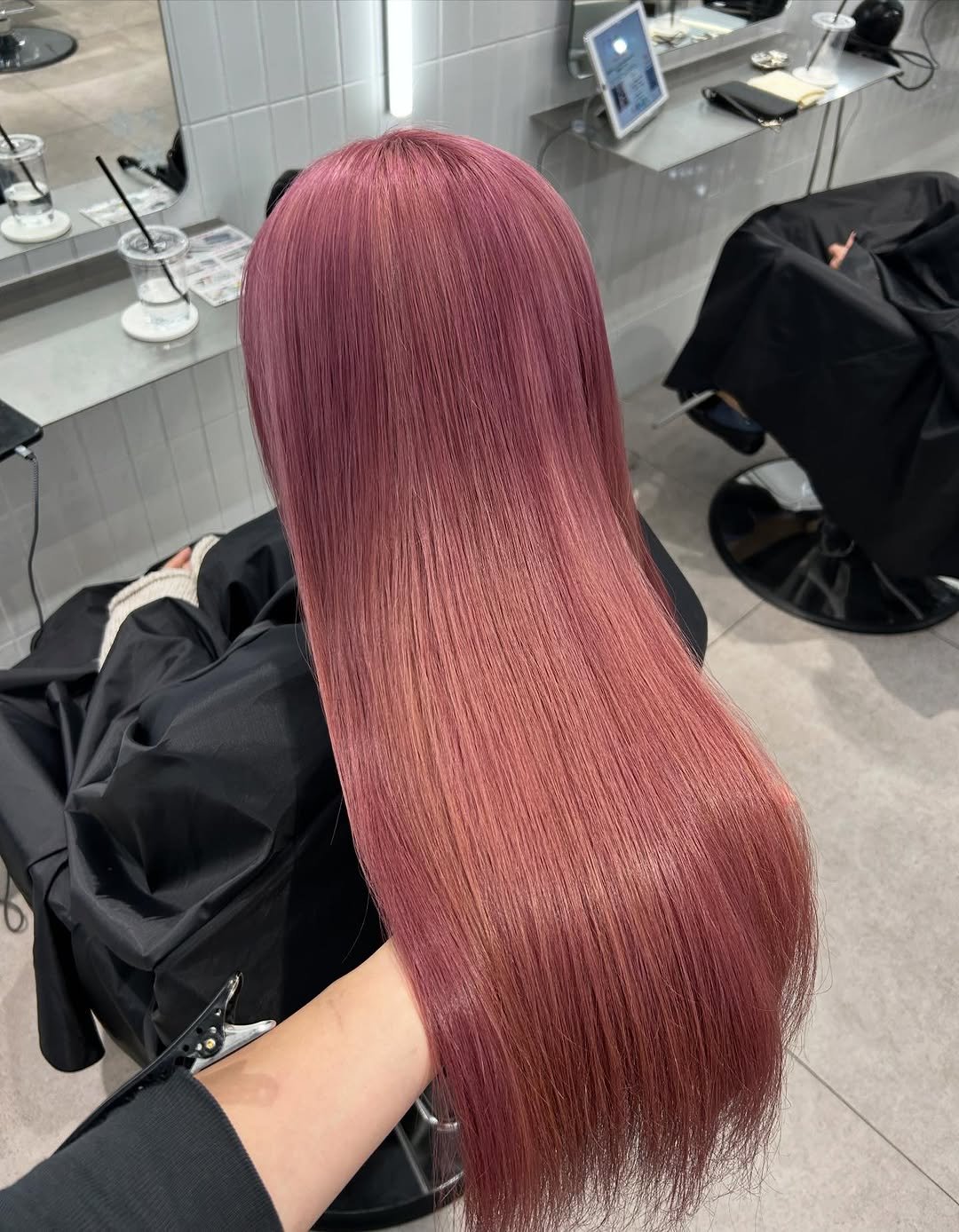 Photo shared by haru/ONYX表参道/ブリーチカラー/ハイトーン/ブロンド/ミルクティー/無料カットモデル/ブリーチモデル on November 25, 2025 tagging @onyx___hair. May be an image of one or more people, hair and text.