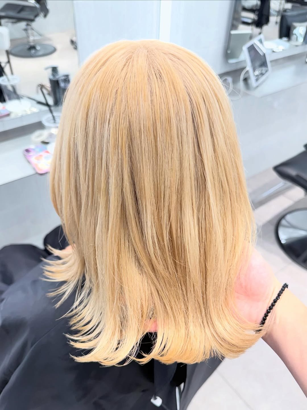 Photo shared by haru/ONYX表参道/ブリーチカラー/ハイトーン/ブロンド/ミルクティー/無料カットモデル/ブリーチモデル on February 20, 2026 tagging @onyx___hair. May be an image of text.