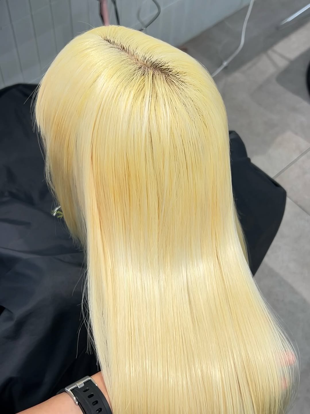 Photo shared by haru/ONYX表参道/ブリーチカラー/ハイトーン/ブロンド/ミルクティー/無料カットモデル/ブリーチモデル on November 15, 2025 tagging @onyx___hair. May be an image of one or more people, braids, blonde hair, long hair and text.