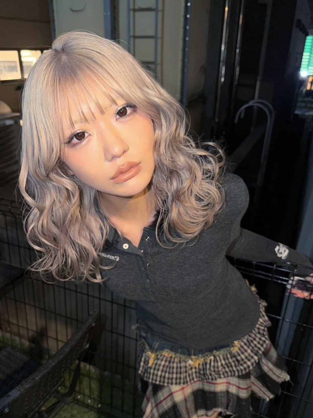 Photo shared by haru/ONYX表参道/ブリーチカラー/ハイトーン/ブロンド/ミルクティー/無料カットモデル/ブリーチモデル on February 18, 2026 tagging @onyx___hair. May be an image of one or more people, blonde hair and text.