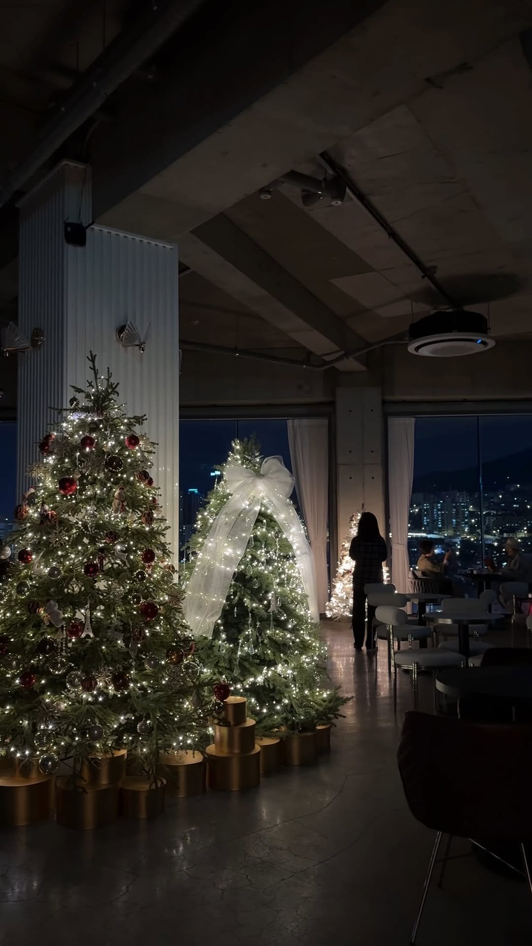 oonni_u 게시물 이미지: 🎄부산의 야경을 보러 남자친구와 매번 가는 곳 ...🤍

벌써부터 트리를 시작했다는...