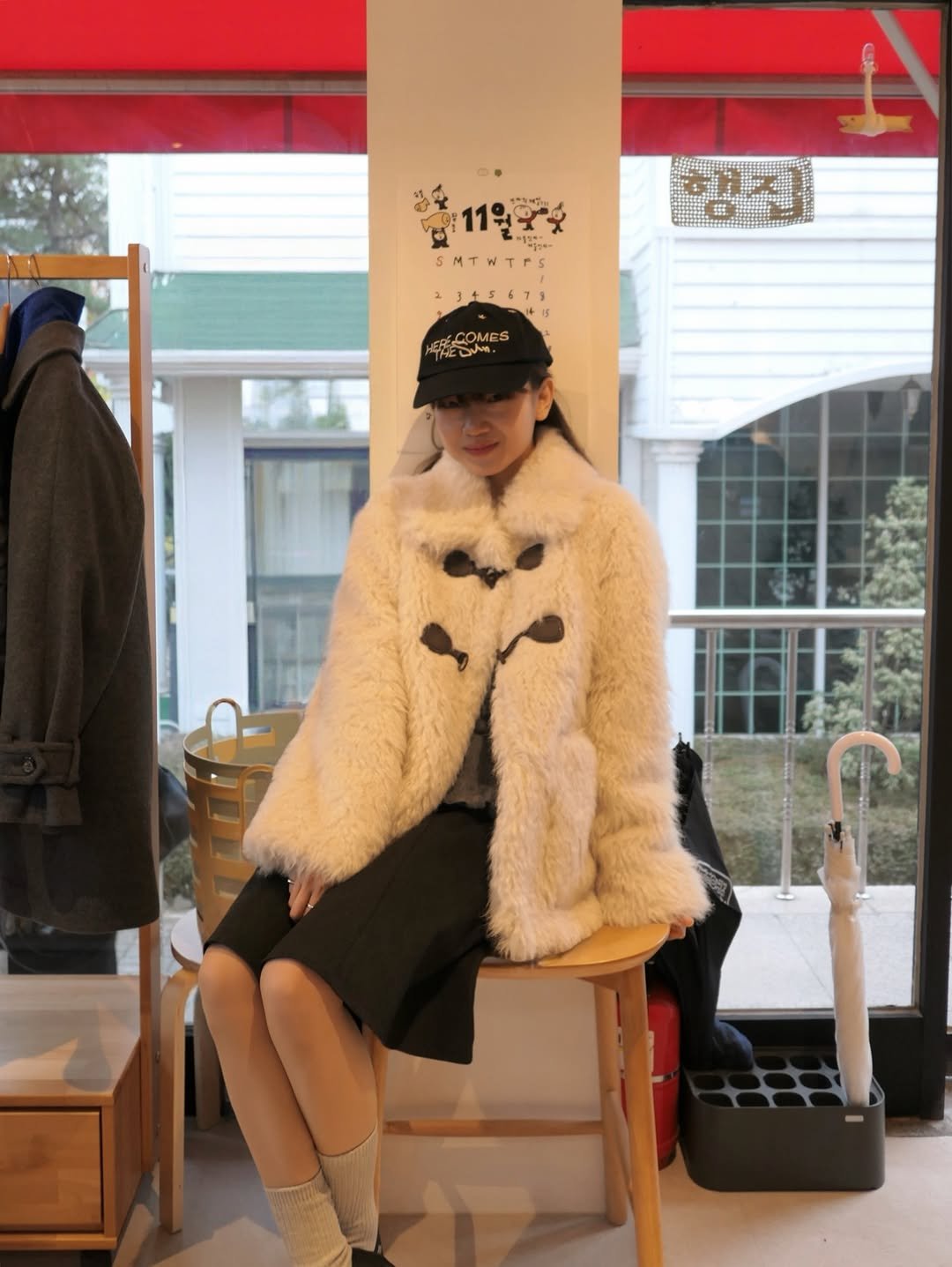 Photo shared by 오제 on December 06, 2025 tagging @diagonal.official, @among_seoul, and @kindababy__official. May be an image of duffle coat, overcoat, sable coat, hat, goosedown coat, wool, parka, beret and text.