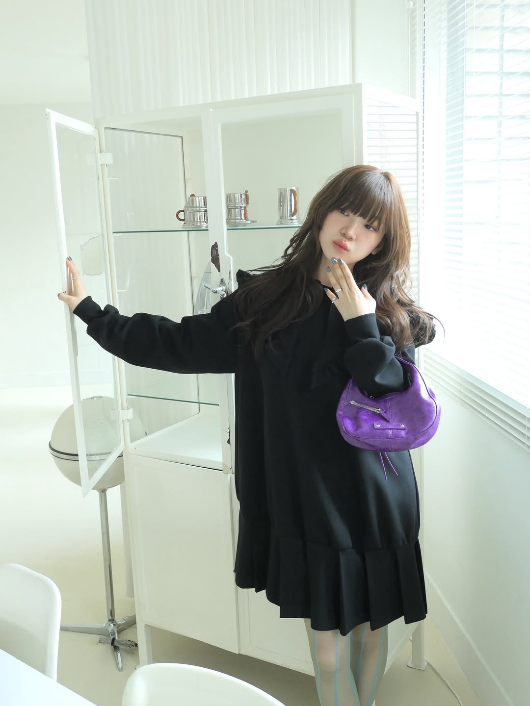 Photo shared by 오제 on February 10, 2026 tagging @dewe.dewe_official, and @sunburnproject. May be an image of duffle coat, miniskirt and text.