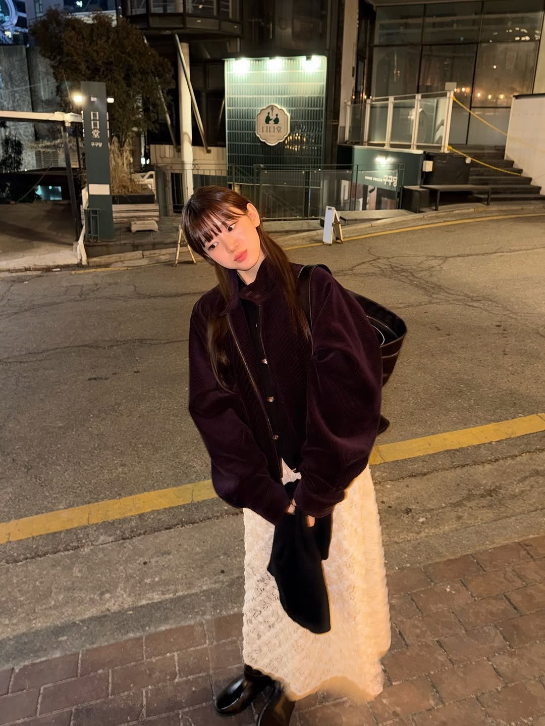 Photo shared by 오제 on January 30, 2026 tagging @dewe.dewe_official. May be an image of duffle coat, overcoat, jacket, fur, turtleneck, parka and text.
