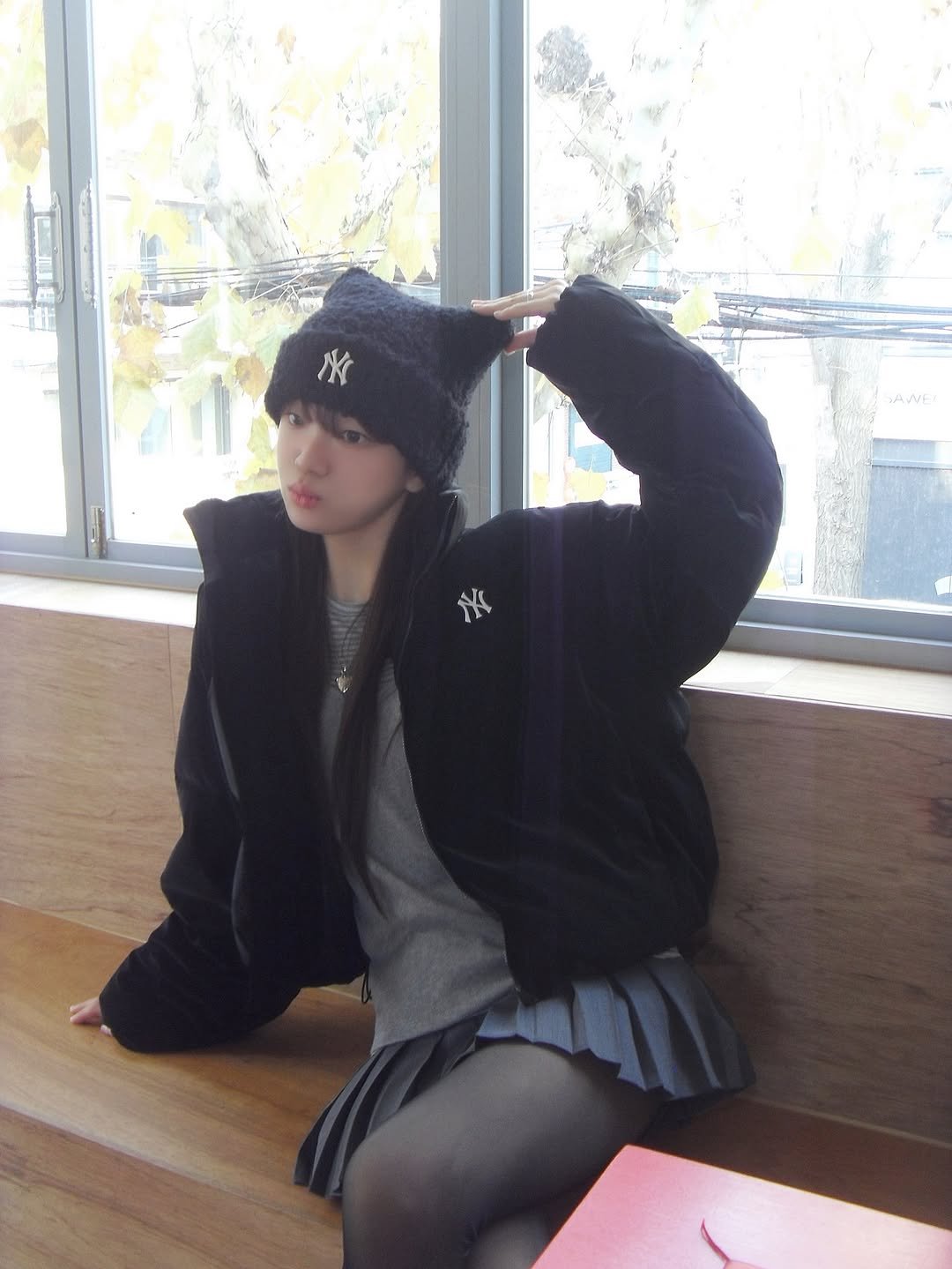 Photo shared by 오제 on December 04, 2025 tagging @mlbkorea, and @mlbcrew_kr. May be an image of duffle coat, beret, parka, miniskirt and text.