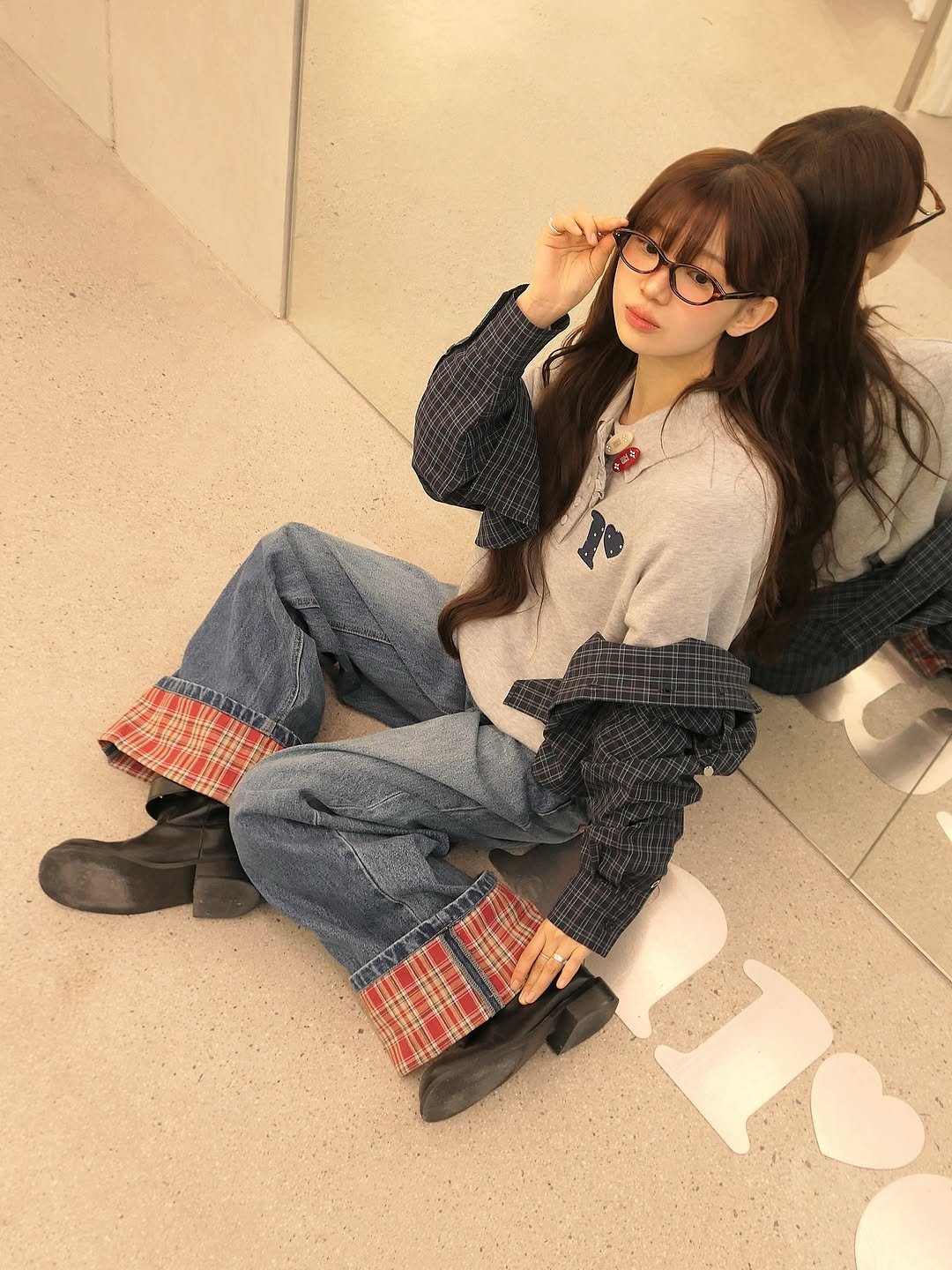 Photo shared by 오제 on November 27, 2025 tagging @ronron.co.kr. May be an image of one or more people, hair, parka and text.