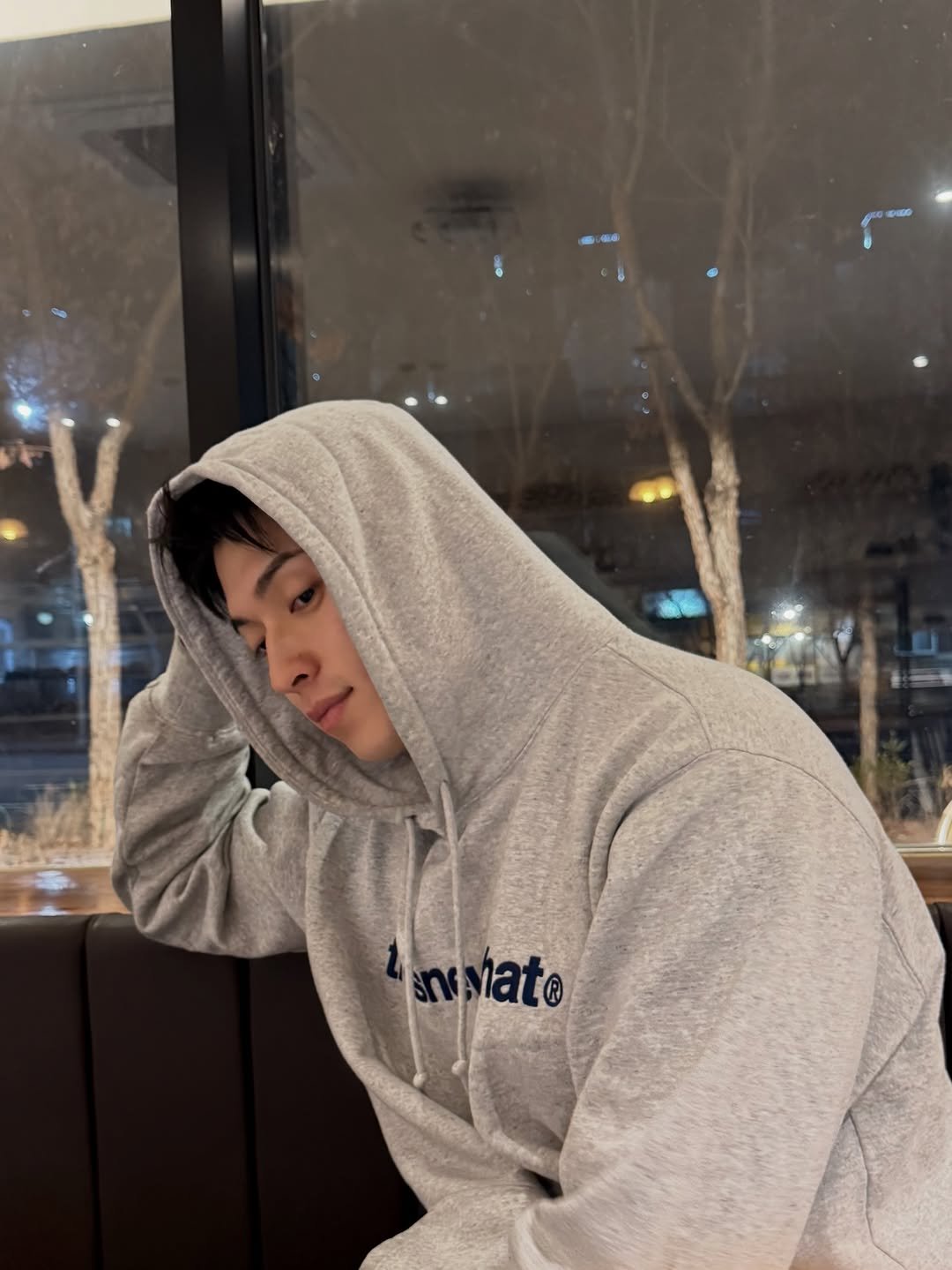 Photo by Jun on March 04, 2026. May be an image of duffle coat, sweatshirt, parka, sweatpants and text.