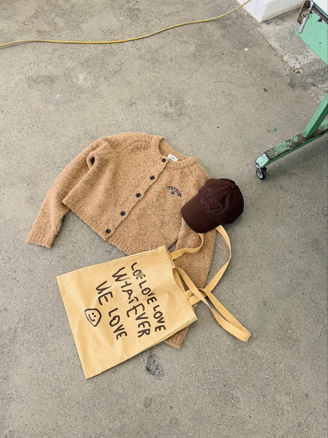 Photo by ooowl on September 21, 2025. May be an image of hat, knit, crochet, grocery bag, plastic bag and text.
