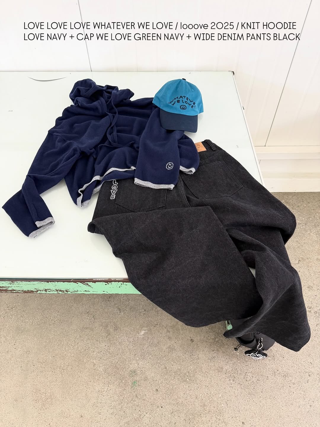 Photo by ooowl on September 27, 2025. May be an image of duffle coat, hat, overcoat, fleece, wool and text.