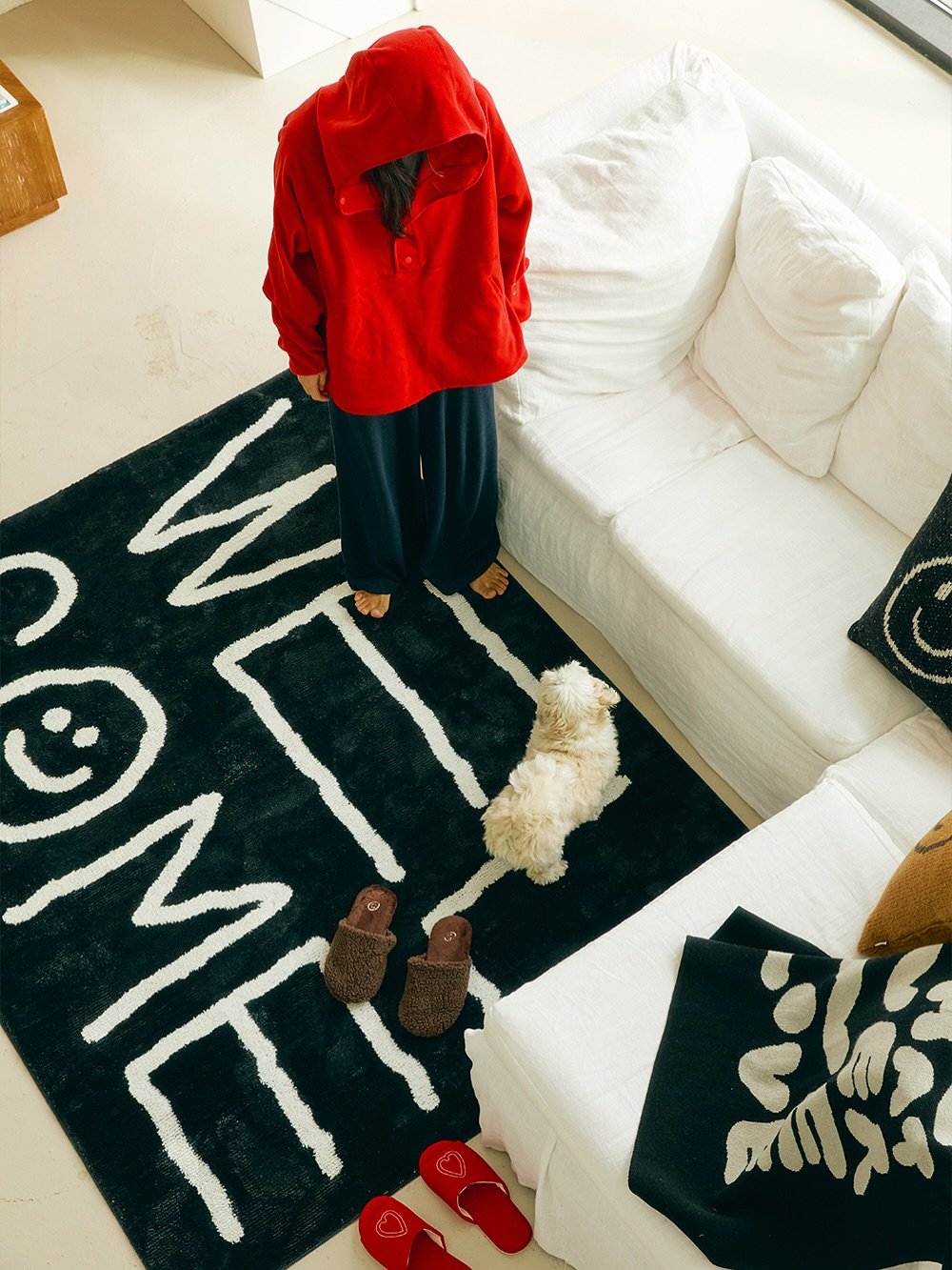 Photo by ooowl on October 12, 2025. May be an image of welcome mat, wool, carpet and text.