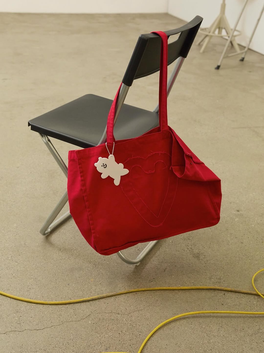Photo by ooowl on September 11, 2025. May be an image of tool bag, purse, grocery bag and text.