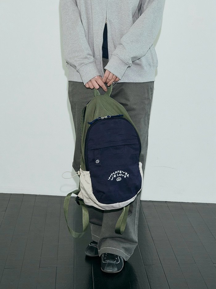 Photo by ooowl on February 21, 2026. May be an image of duffle coat, tool bag, sling, drawstring, fleece, parka and text.