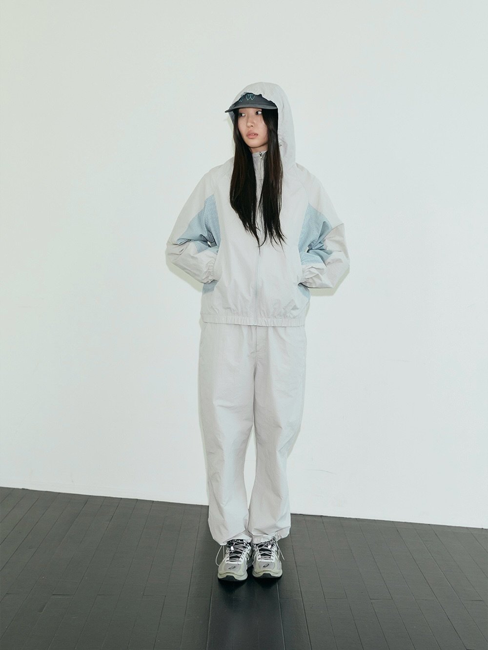 Photo by ooowl on February 23, 2026. May be an image of goosedown coat, sportswear, sweatpants, raincoat, sweatsuit, parka, jumpsuit, snowsuit and text.