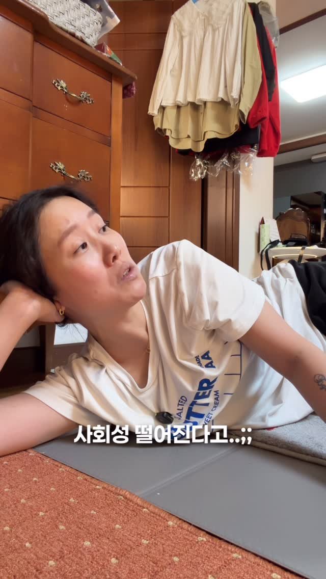 oozoo_universe 게시물 이미지: 사회성이란게, 사회적으로 보편적인 무언가를
무조건 따라가는 개념은 아니잖아요...