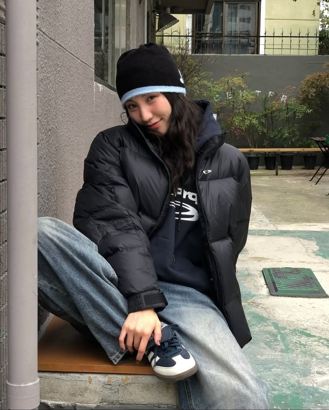 Photo by Opening Project on November 13, 2025. May be an image of duffle coat, overcoat, hat, goosedown coat, jacket, sweatpants, fleece, parka and text that says '心 ٢ Pro'.