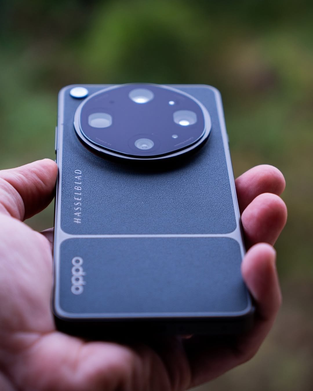 oppo 게시물 이미지: The #OPPOFindX9Ultra through the eyes - and in...