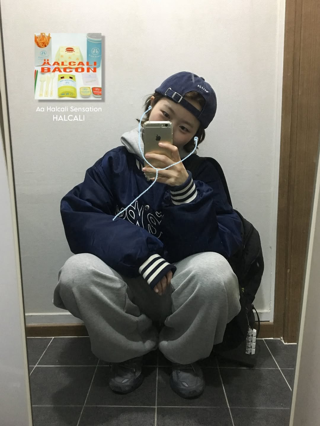 Photo shared by 소리소리 옷장 | 키작녀 캐주얼룩 • 빈티지룩 on April 11, 2026 tagging @yeseyeesee, @mizunokr, and @veteze_official. May be an image of hat, duffle coat, sweatpants, parka, mirror and text.