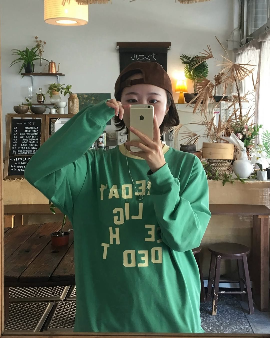 Photo shared by 소리소리 옷장 | 키작녀 캐주얼룩 • 빈티지룩 on October 29, 2025 tagging @sunlovetour. May be an image of sweater, sweatshirt, parka and text.