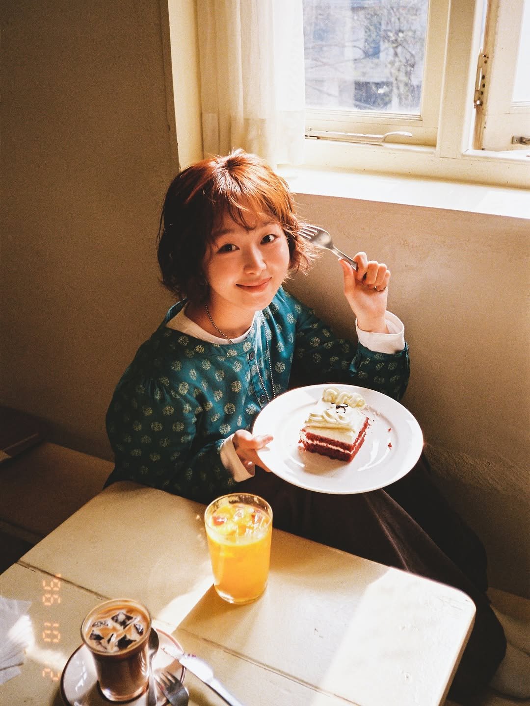 Photo shared by 소리소리 옷장 | 키작녀 캐주얼룩 • 빈티지룩 on April 19, 2026 tagging @lujing_yy, and @lujing_yuyu. May be an image of child, toast, crumpet, juice and text.