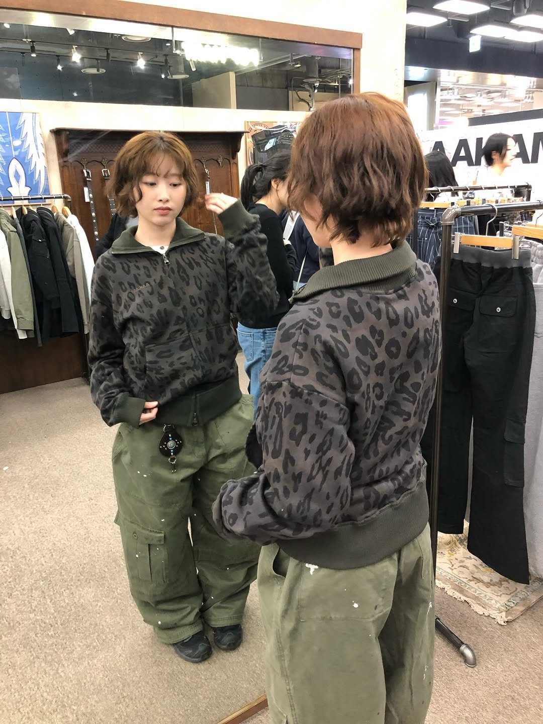 Photo by 소리소리 옷장 | 키작녀 캐주얼룩 • 빈티지룩 on March 28, 2026. May be an image of duffle coat, goosedown coat, flight jacket, military uniform, parka and text.