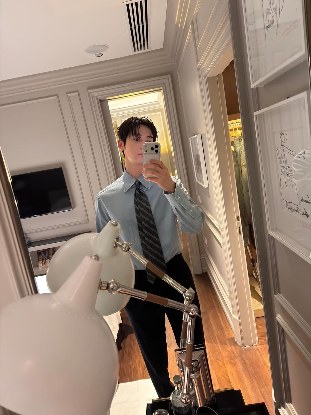 Photo by 황민현 on January 14, 2026. May be an image of trumpet, clarinet, saxophone, mirror, clothes hanger, suit, bolo tie and text.