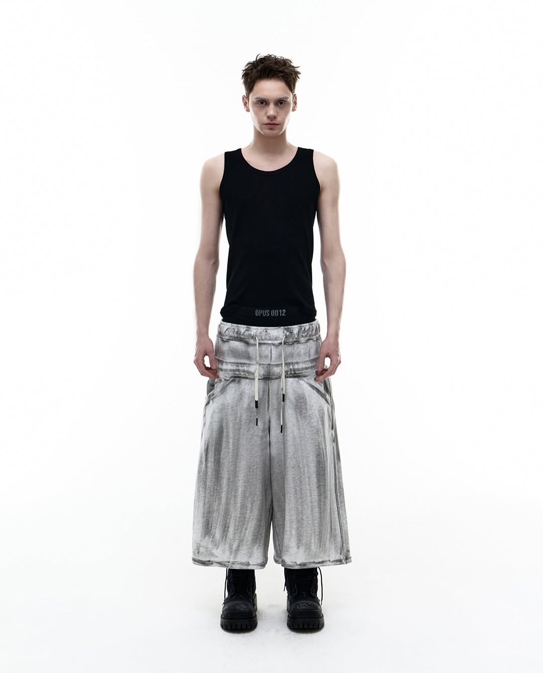 opus0012 게시물 이미지: 9TH DROP ALERT

Op. 08 ROCKY MAXI SWEAT SHORTS...