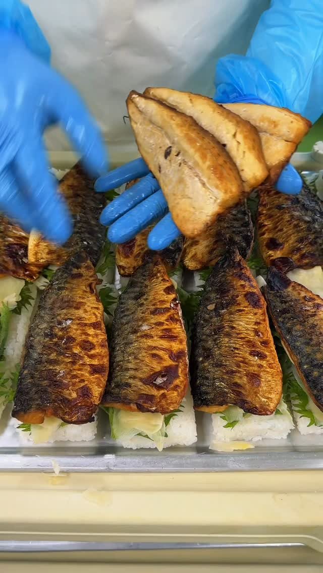 or__and 게시물 이미지: 🇯🇵No.1 Grilled Mackerel Sushi.(도쿄역)일본최초로 만들어진...