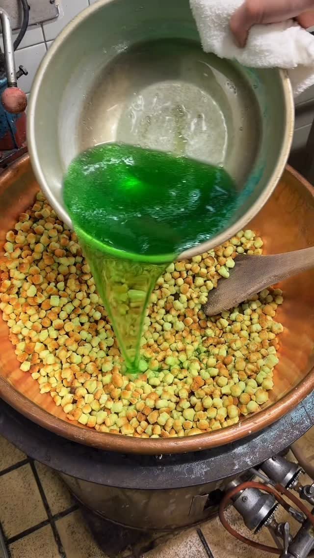 or__and 게시물 이미지: 🇯🇵300-Year-Old Japanese Candy. 300년이상 매년 3월3일에...