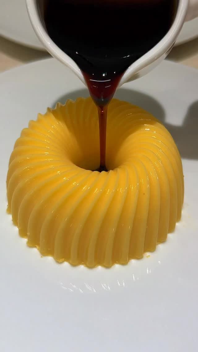 or__and 게시물 이미지: 🍮Real 100% Pudding. 흑당시럽을 중간에 가득 부어주면 드레스처럼...