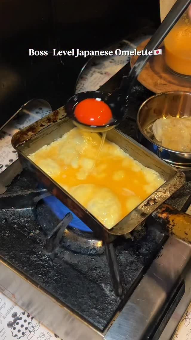 or__and 게시물 이미지: 🇯🇵Boss-Level. 노른자를 올린뒤 만들어주는 충격적인 타마고야키. 젓가락으로...