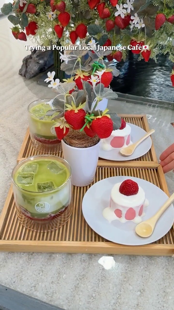 or__and 게시물 이미지: 🇯🇵Kawaii Cafe. 딸기를 직접따서 올려먹는 케이크와 말차를 가득부어주는...
