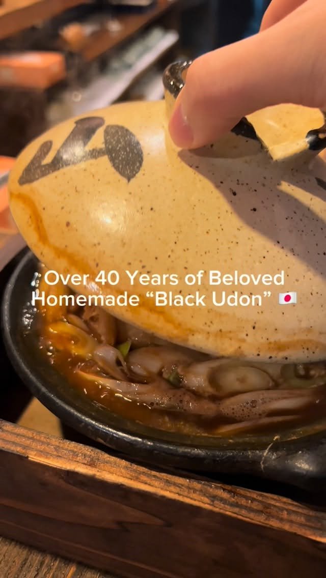 or__and 게시물 이미지: 🇯🇵Black Udon. 도쿄에서 46년간 줄서서먹는 뚝배기 검은우동맛집. 진하고...