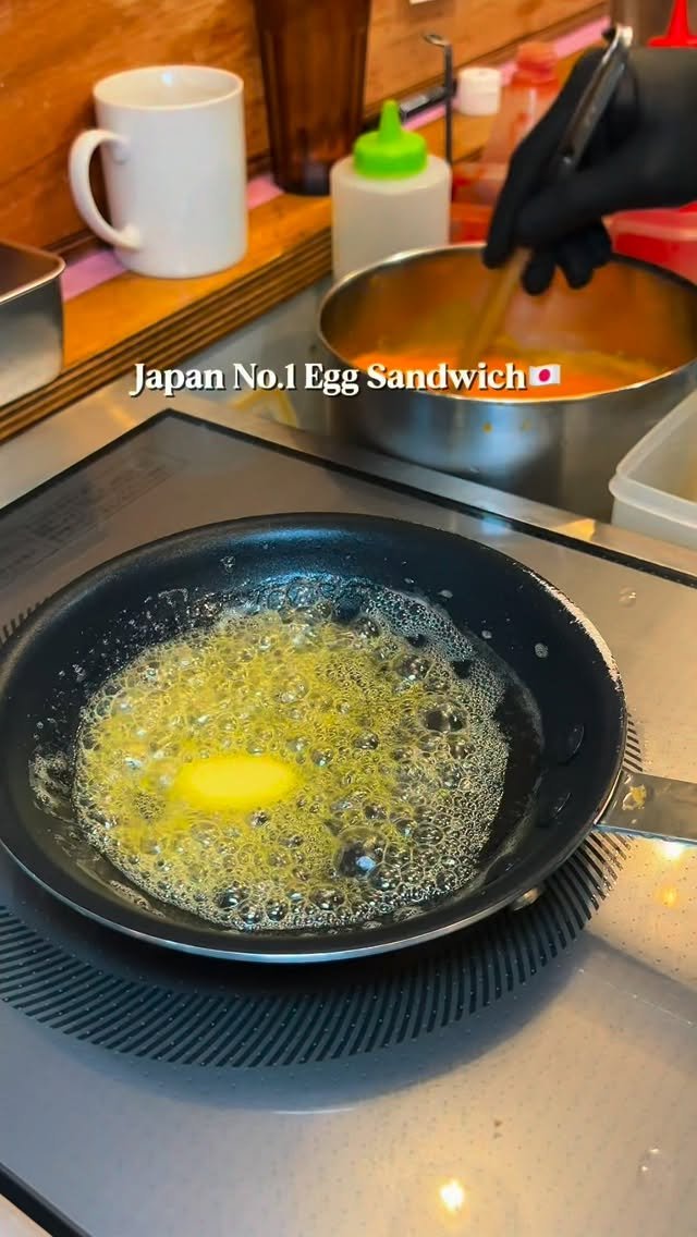 or__and 게시물 이미지: 🇯🇵No.1 Egg Sandwich. 계란5개를넣고 순식간에 만드는 오믈렛...