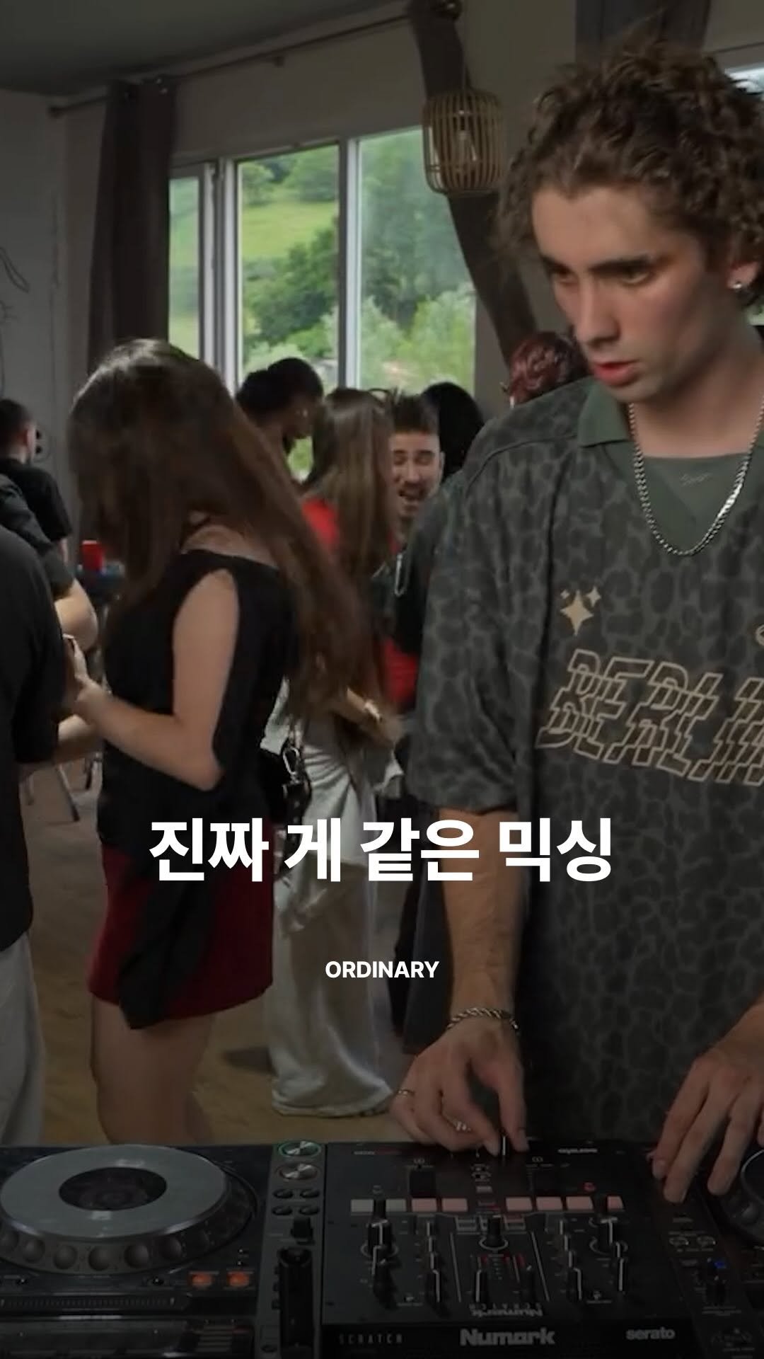 orny.place 게시물 이미지: 크랩 스크래치는 뭘까?

영상에서는 A minor의 뒷부분을 짧게 루프 걸어두고,...