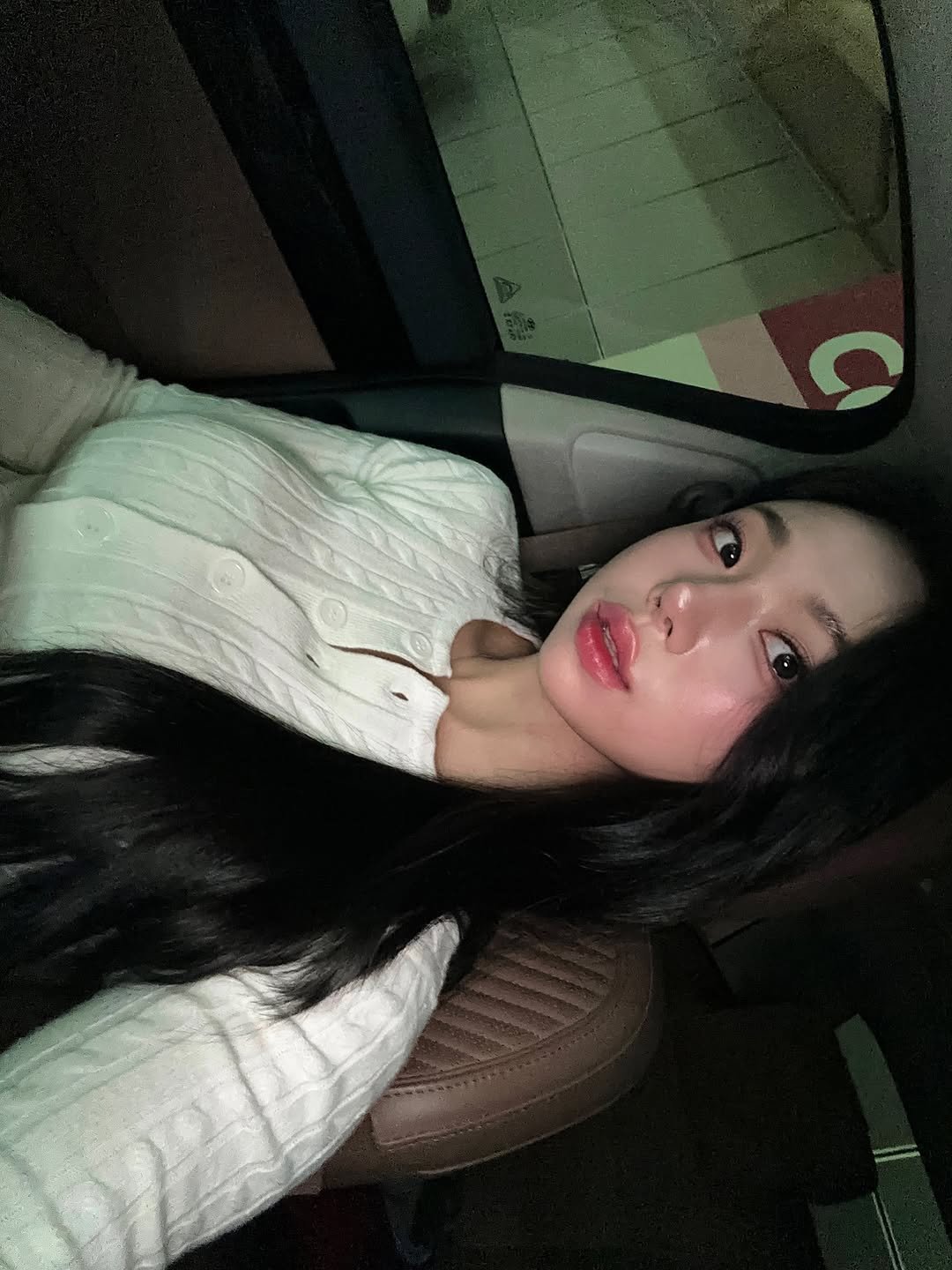 ororada_ 게시물 이미지: 주차장 포토존🚘

.
#메이크업 #헤메 #헤어