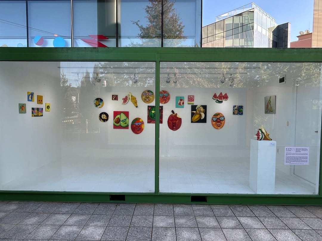 Photo by 오산시립미술관 on November 03, 2025. May be an image of display case, window and text.