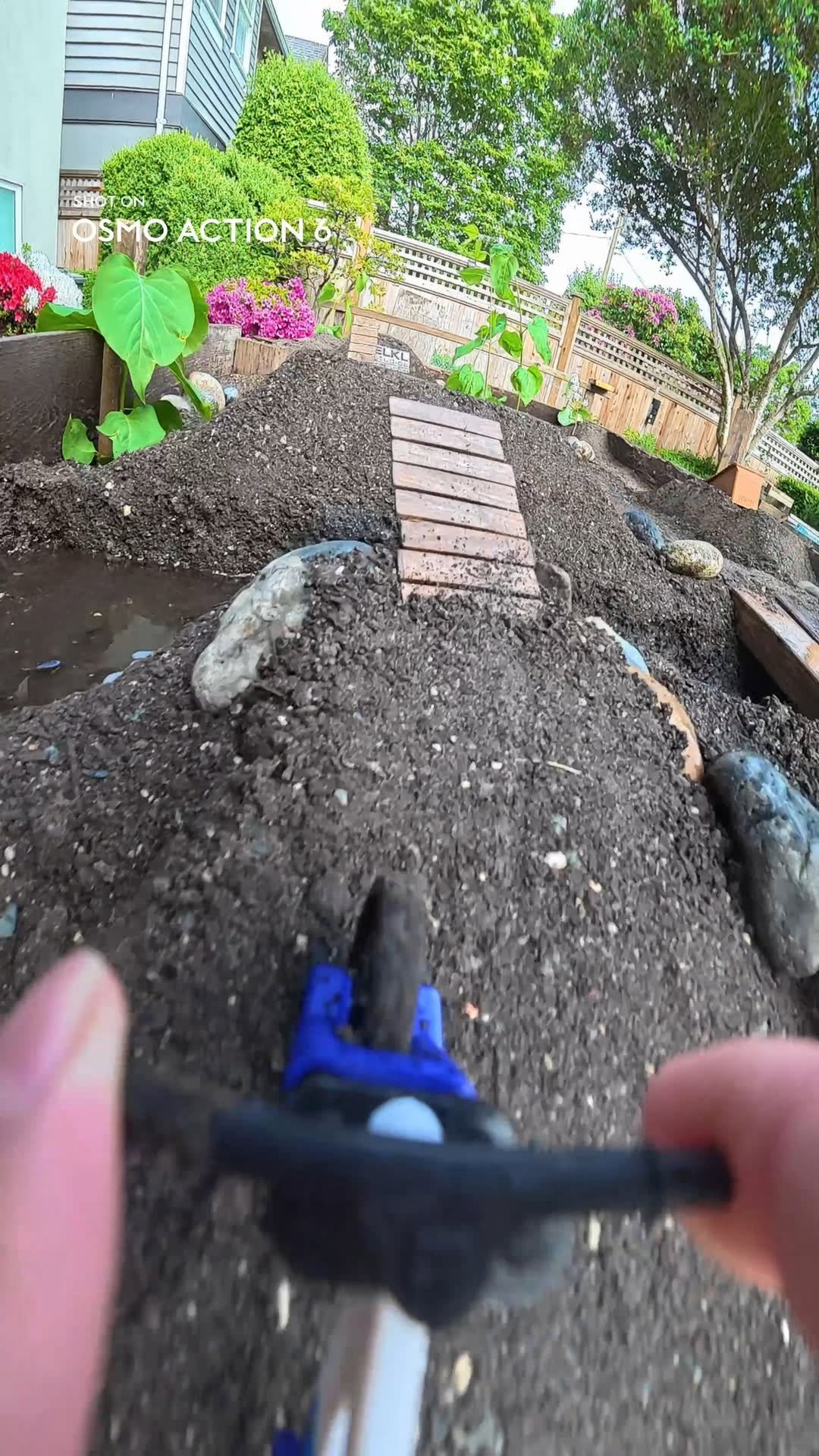 osmo_global 게시물 이미지: Blue bike. Big thumb. Send. 👍🚴

Osmo Action 6...