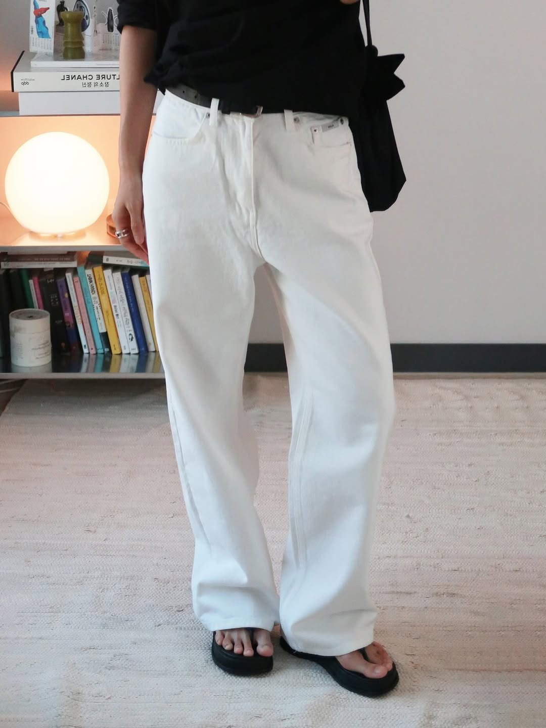 otr.store 게시물 이미지: New look 💌 
-
정말 찾기 힘든 클랙식한 스트레이트 핏의 화이트 팬츠....