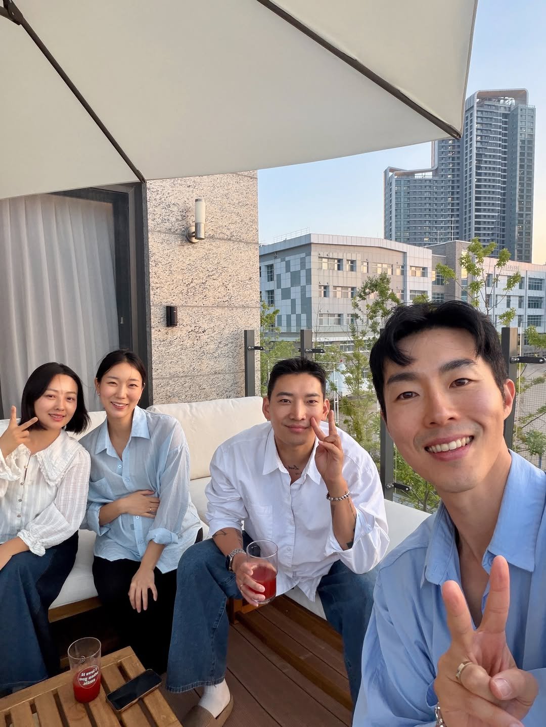ou.life 게시물 이미지: 👩🏻‍❤️‍👨🏻우리가 비지니스 하는 방식

우리가 믿는 건
누군가를 대신 살아주는...