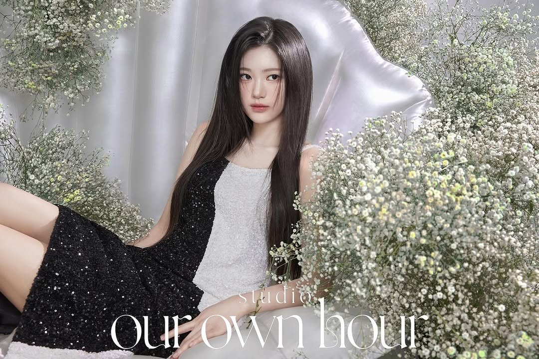 Photo by 아워오운아워 l 배우프로필 l 플라워화보 l 한복화보 | on June 28, 2025. May be an image of 1 person, hair, dress and text.