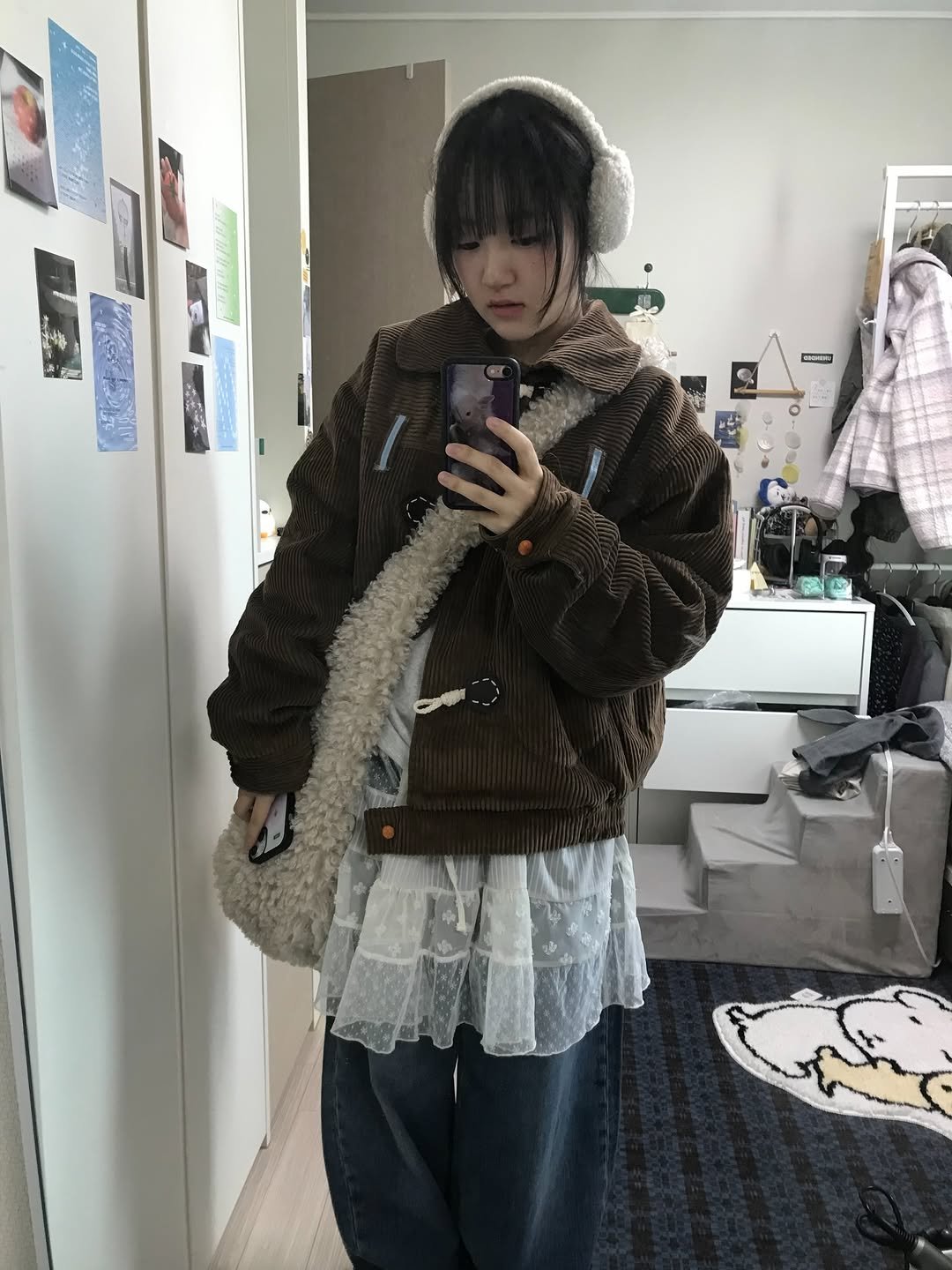 Photo by 쑤 on December 27, 2025. May be an image of duffle coat, goosedown coat, fur, parka, jacket and text.