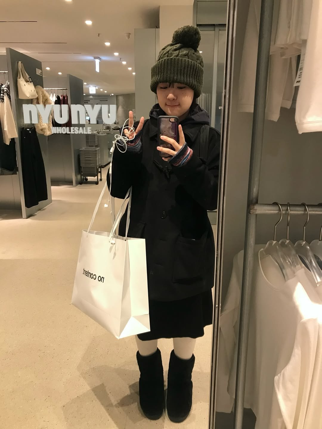 Photo by 쑤 on December 10, 2025. May be an image of duffle coat, overcoat, goosedown coat, parka, boots and text.