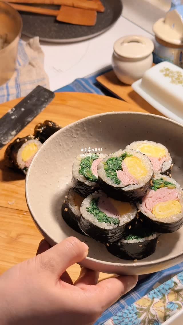 owho__n 게시물 이미지: 토요일 밤,
밖에 귀신바람이 어찌나 부는지
죄지은것도 없는데 무서움😝

엄마네...