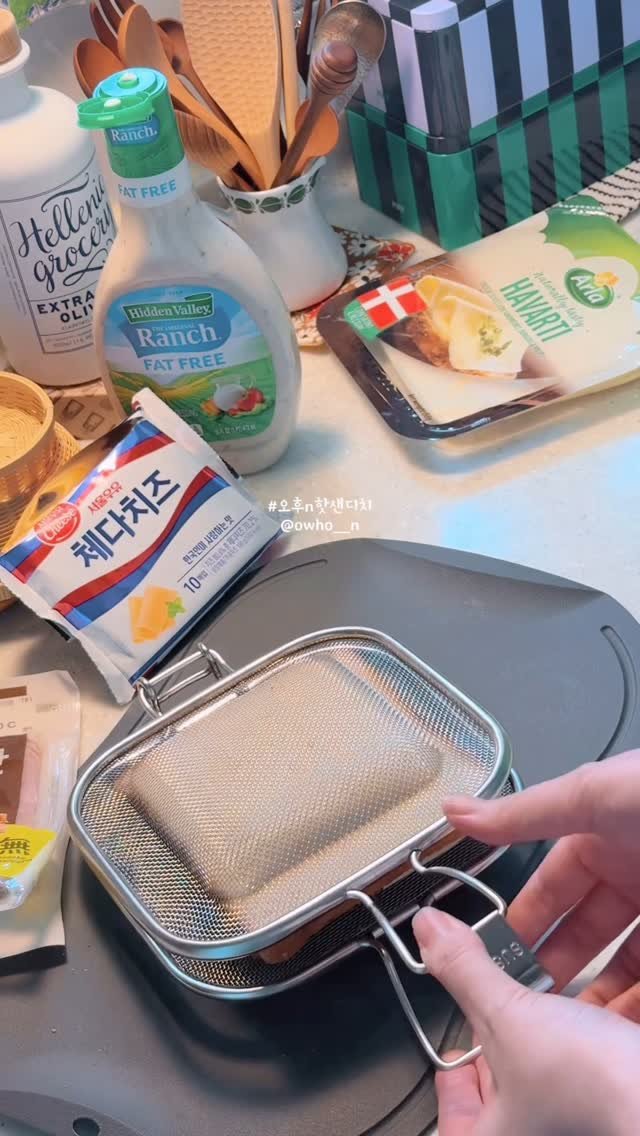 owho__n 게시물 이미지: 이게머라고,,,,,,,

핫샌디치만들어먹고 
스토리올리고 난뒤에 
드러누워서...