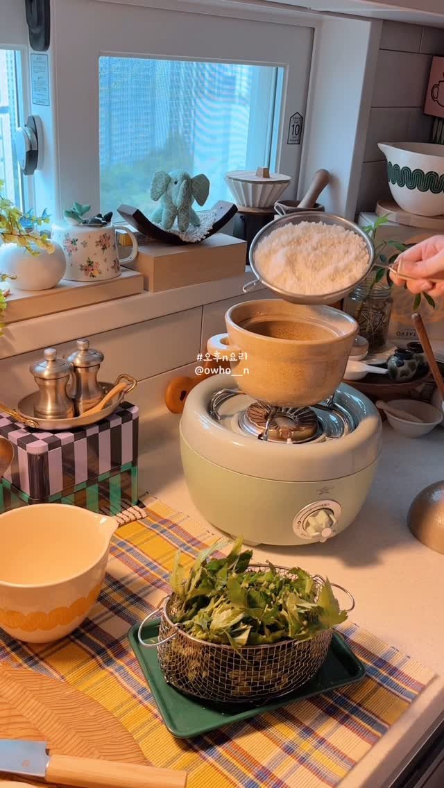 owho__n 게시물 이미지: 감수성
: 외부 세계의 자극을 받아들이고 느끼는 성질

좋은말로 이야기하면 감수성이...